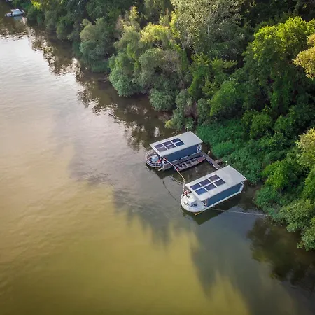 Lakohajo, Uszohaz - Tisza-to Båthotell Tiszafüred