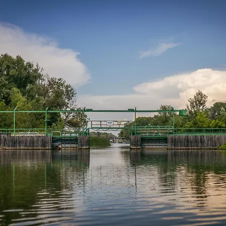 Båthotell Lakohajo, Uszohaz - Tisza-to Tiszafüred
